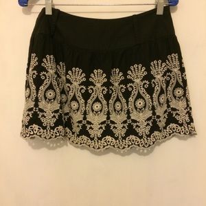 Rachael and Chloe woman’s M black cotton skirt.